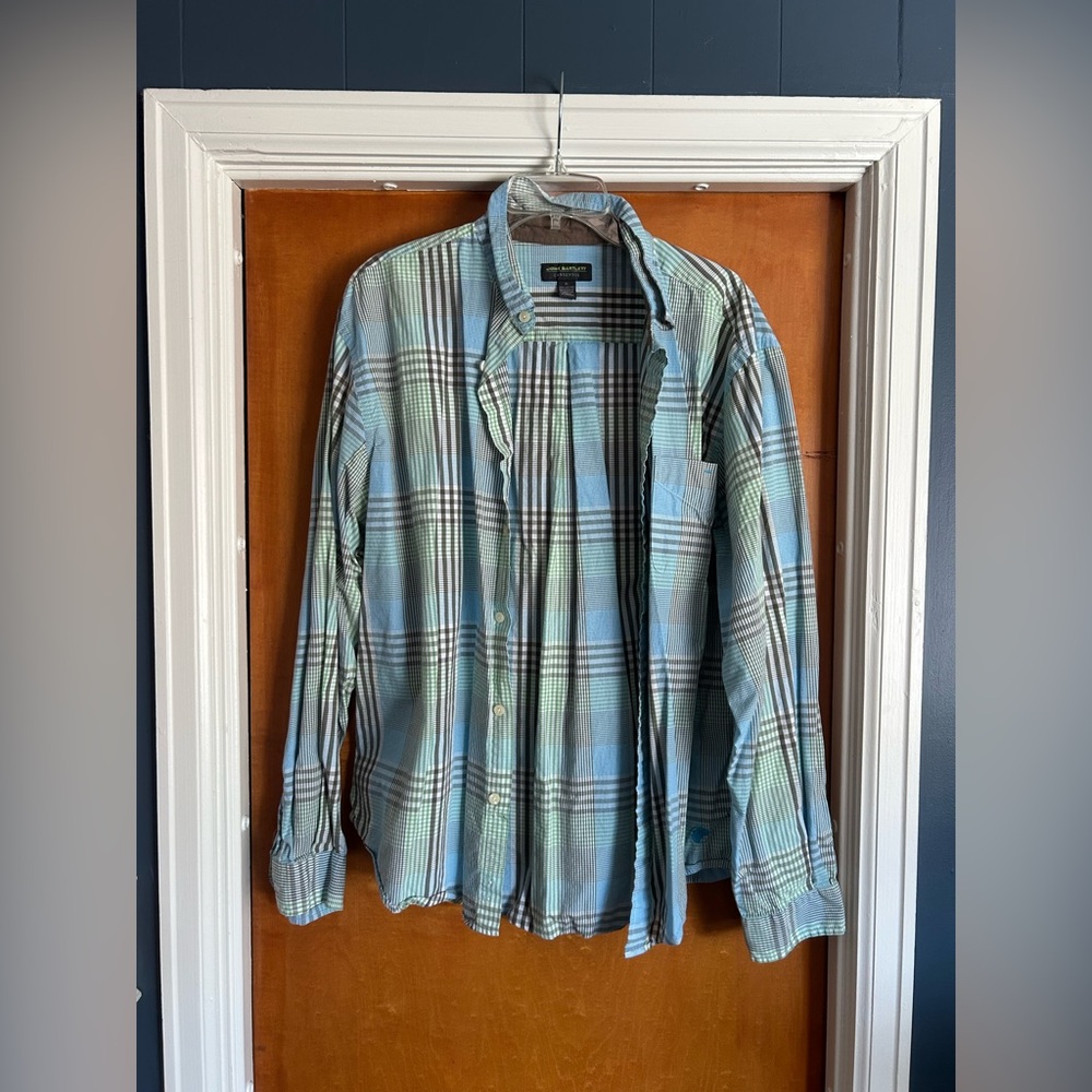 *Husband’s closet purge, buy 2 get 1 free* Men’s button down